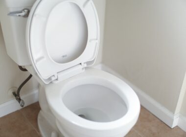 white ceramic toilet bowl with cover